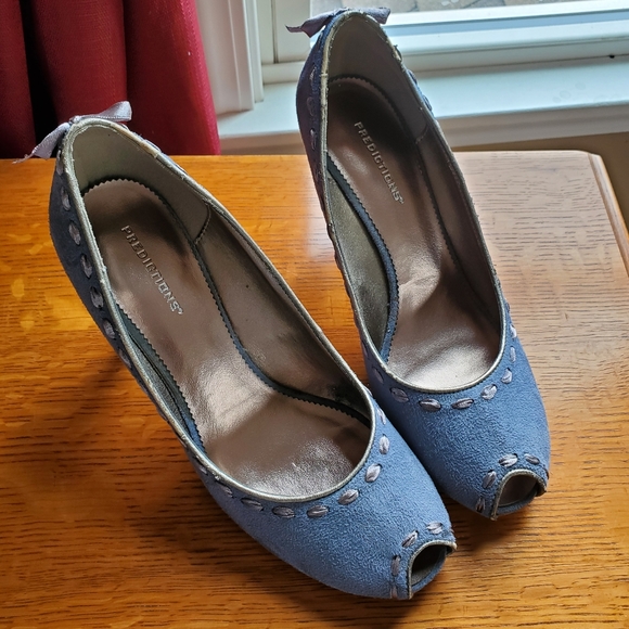 Predictions gray heels 👠 - Picture 3 of 6